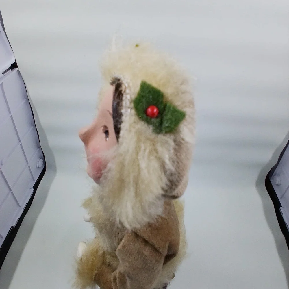 Byers Choice Caroler Ice Skater Girl Figurine 2000 Holiday Decor USA Signed‎